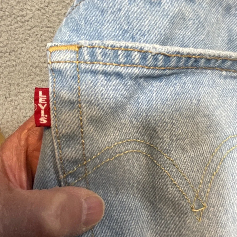 Levis Premium 501 Original Shorts Womens 28 Light Wash Blue Excellent Cut Off - Picture 8 of 8